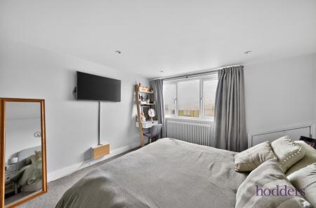 39d84702-764a-463...