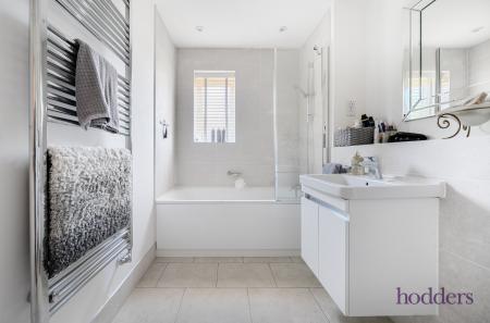 d8984f31-49d3-427...