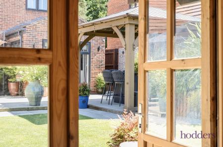 03e5ae5f-a556-432...