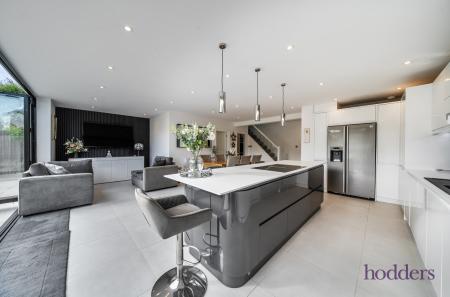 bd99dc6f-47db-405...