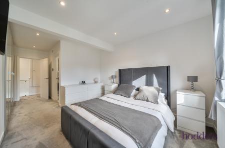 bade19ee-e76d-4c5...