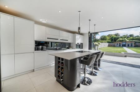 4d87a57b-67f2-461...