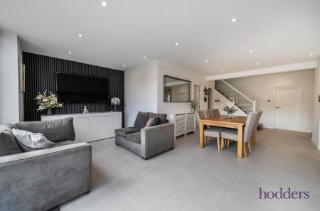 bad9b8d3-eecf-47b...