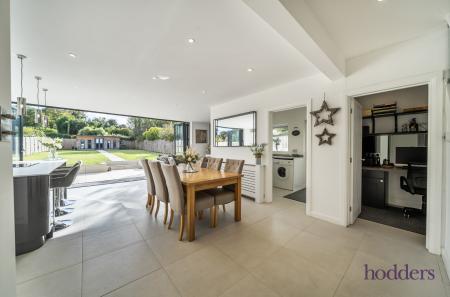 e38fce05-d4de-494...