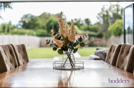 76cfb916-7586-418...