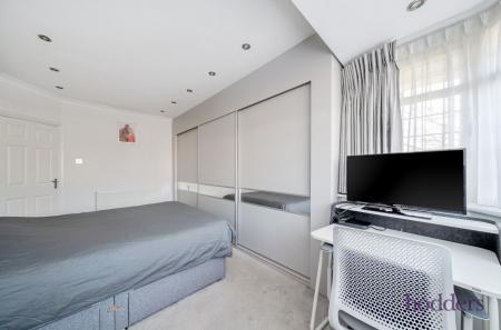 30443598-31f2-4d8...