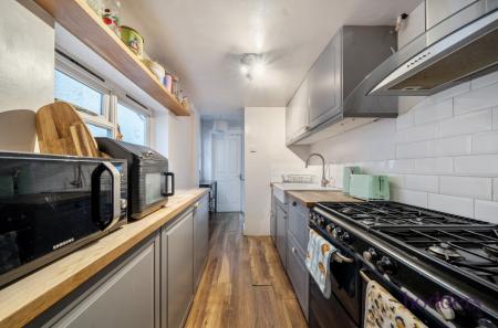 68607ff9-d77b-408...