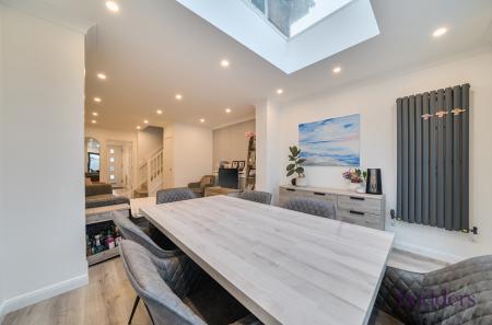 bd2801a0-3de8-469...