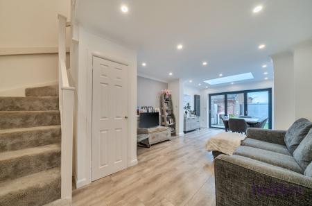 2757ac83-c372-4a5...