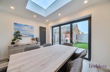 a9b25971-8a33-428...