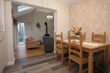 Dining area to sitti