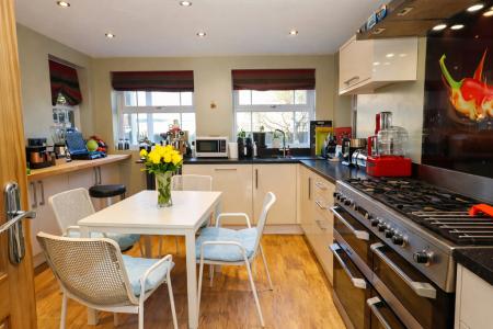 Kitchen:Breakfast ro