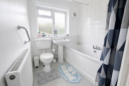 Clean and tidy bathr