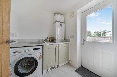 1334902-4-6895d60b72