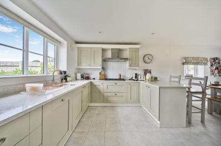 1334902-3-6895d6002d