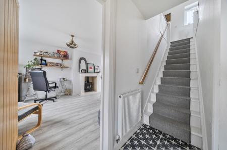 1334902-10-6895d637b