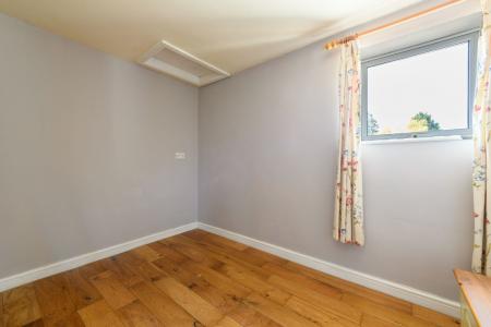 TEK HiRes 260325 001