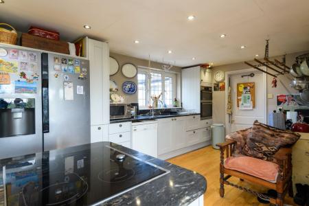 TEK HiRes 260325 022