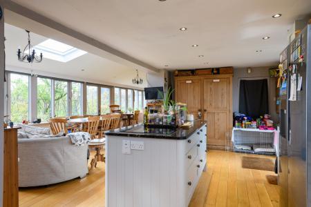 TEK HiRes 260325 053