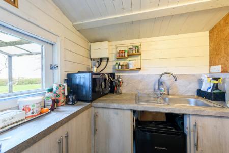 TEK HiRes 260325 015