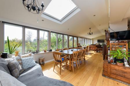 TEK HiRes 260325 051