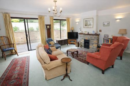 Siiting room to pati