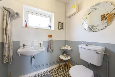 TEK HiRes 260427 052