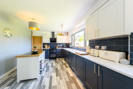 TEK HiRes 260427 057