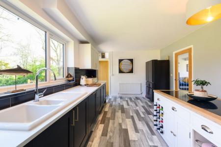 TEK HiRes 260427 055