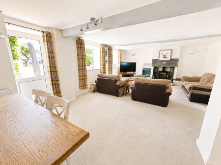 Living/Dining Room