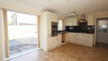 Kitchen:Dining room
