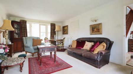 Sitting room to cons