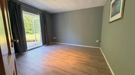 Dining room to garde