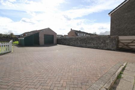 Driveway/Garage