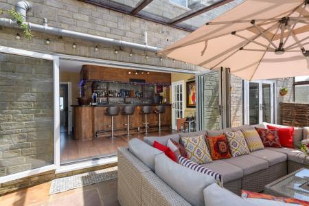 Veranda/Bar
