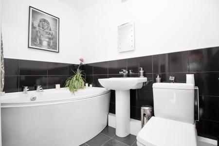 Groundfloor Bathroom