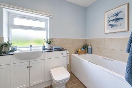 Family Bathroom - Di