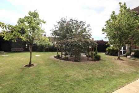 2E724CBF-F25F-49E5-A