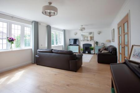 Kitchen through to d