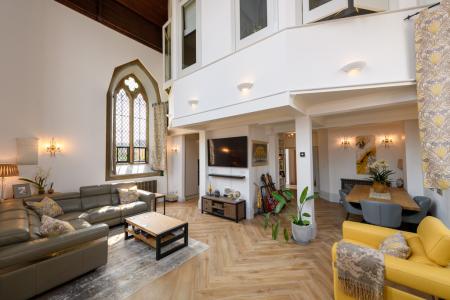 Living room with tri