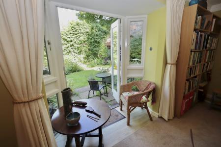 Bay window in the li