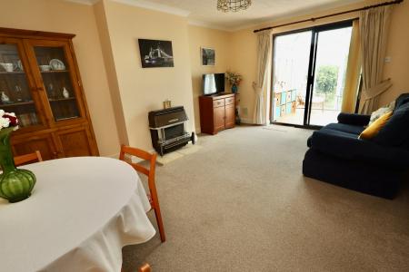 Sitting room with co