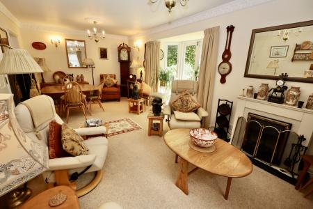 Double aspect living