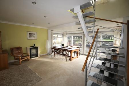 Sitting room / dinin