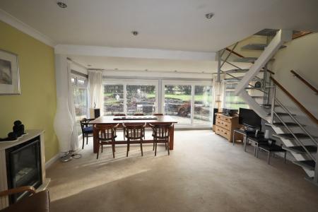 Sitting room / dinin