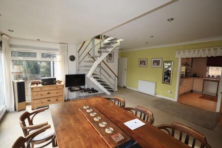 Sitting room / dinin