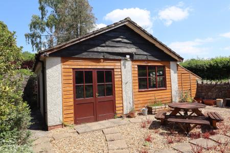 Garage/workshop