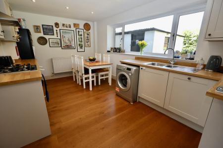 Kitchen diner