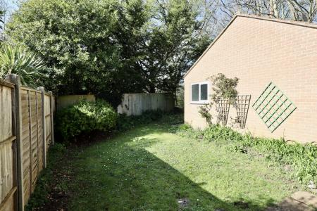 Rear garden (30' x 2
