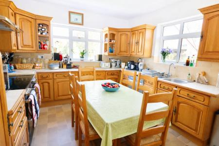 Kitchen with space f